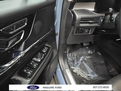 Used 2024 Lincoln Corsair Grand Touring image 32