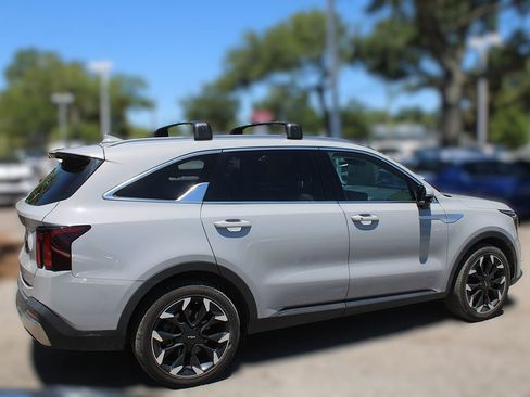 Certified 2024 Kia Sorento EX w/ Panoramic Sunroof Package FWD image 6