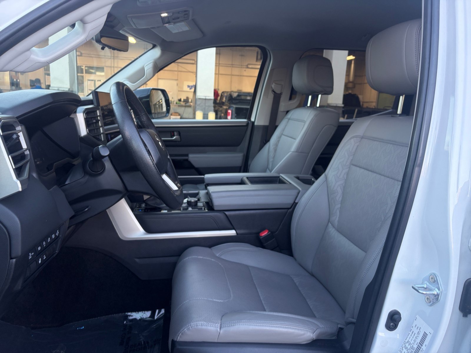 Used 2024 Toyota Tundra Limited AWD/4WD image 19