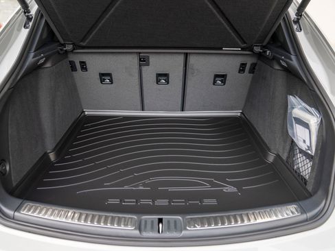 Certified 2026 Porsche Macan Turbo AWD/4WD image 28