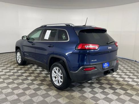 Used 2018 Jeep Cherokee Latitude Plus w/ Cold Weather Group AWD/4WD image 22