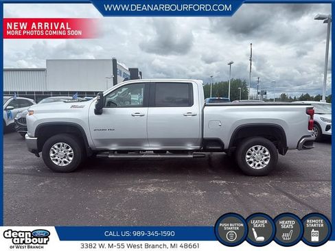 Used 2022 Chevrolet Silverado 2500 LT w/ Convenience Package AWD/4WD image 5