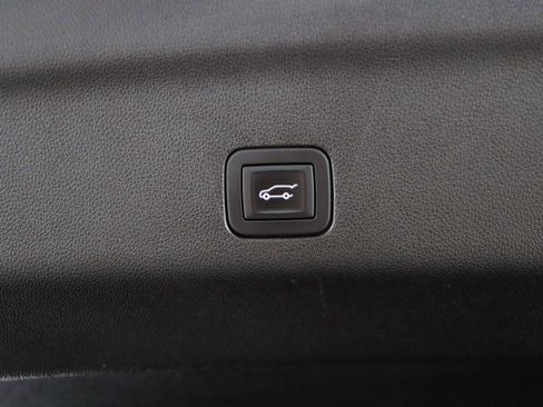 Used 2025 Chevrolet Suburban LT w/ Comfort Package image 35