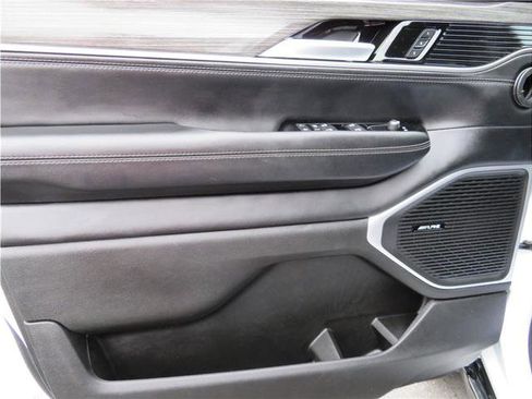 Used 2024 Jeep Wagoneer L Series III w/ Flexible Seating Group image 34