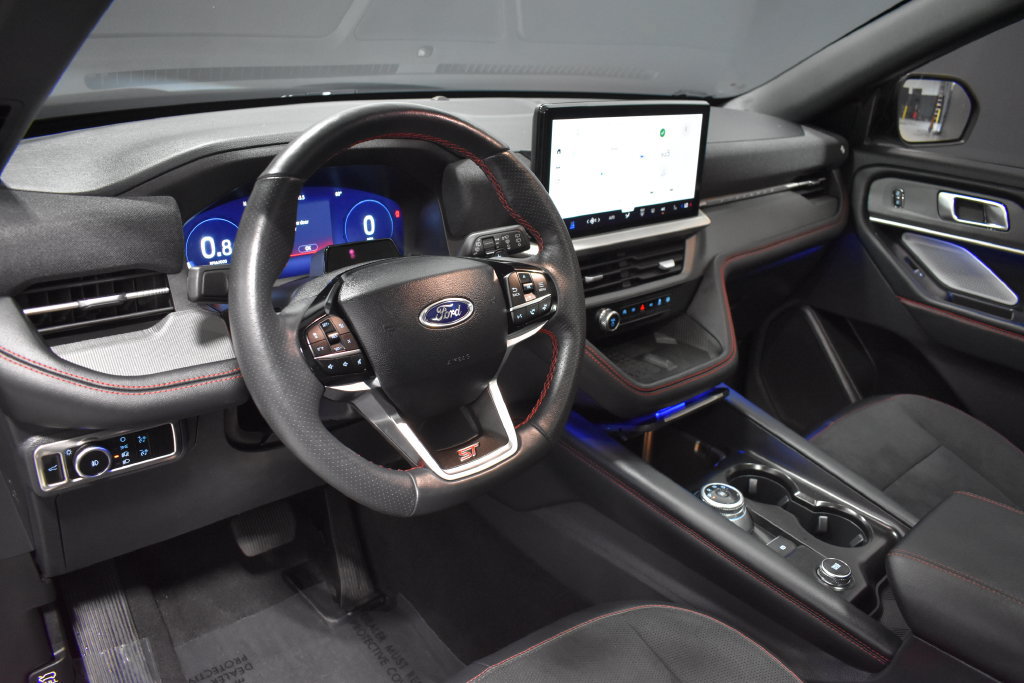 Used 2025 Ford Explorer ST AWD/4WD image 4