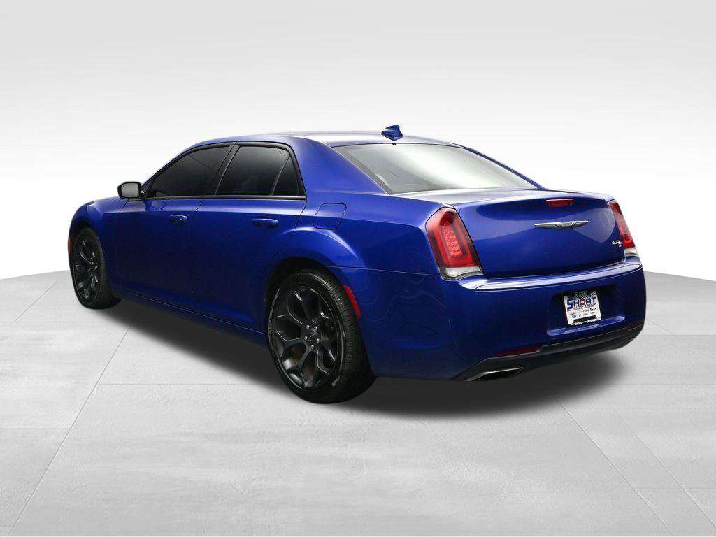 Used 2019 Chrysler 300 S RWD image 3