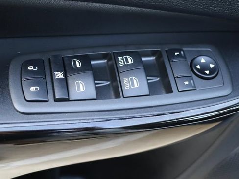 Used 2021 Jeep Cherokee Latitude Plus FWD image 18