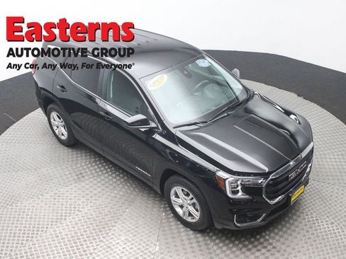 Used 2022 GMC Terrain SLE image 3