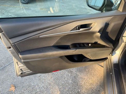 Used 2025 Toyota Camry SE image 13