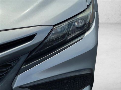 Used 2021 Toyota Camry SE FWD image 7