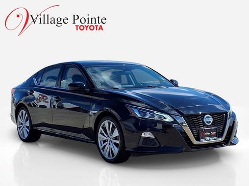 Used 2020 Nissan Altima 2.5 SR FWD image 8