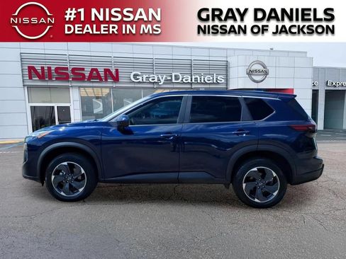 Used 2024 Nissan Rogue SV AWD/4WD image 4