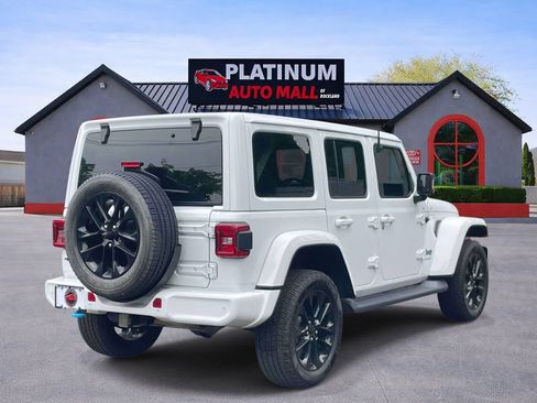 Used 2021 Jeep Wrangler Unlimited Sahara AWD/4WD image 5