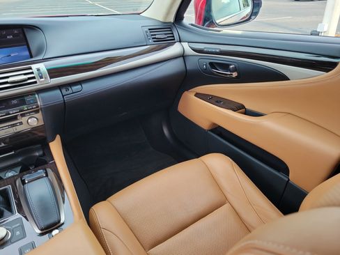 Used 2015 Lexus LS 460 w/ Comfort Package RWD image 18