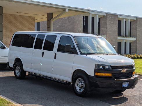 Used 2023 Chevrolet Express 3500 LS RWD image 3