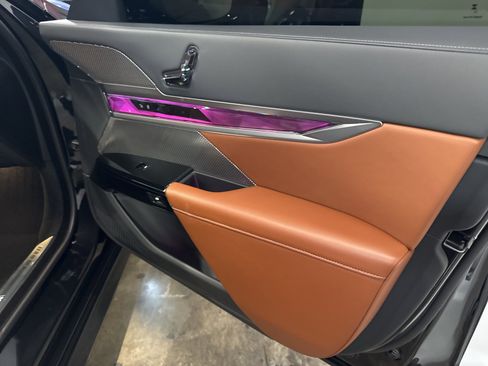 Used 2025 BMW i7 xDrive60 w/ Executive Package image 31