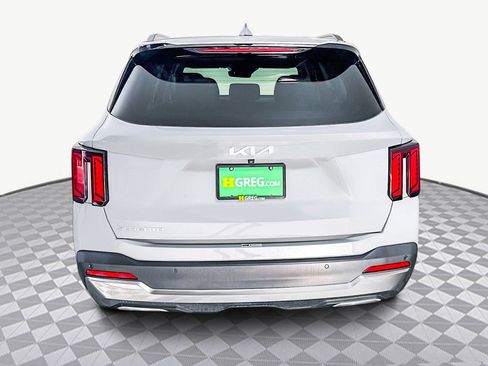 Used 2024 Kia Sorento S image 8