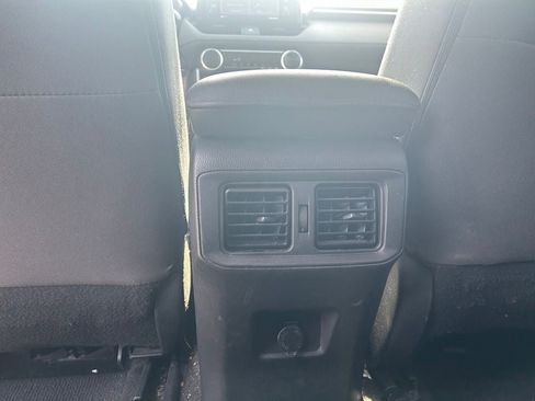 Used 2022 Toyota RAV4 LE FWD image 11