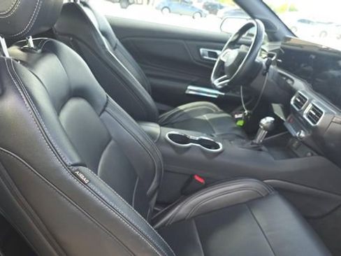 Used 2025 Ford Mustang Premium image 6