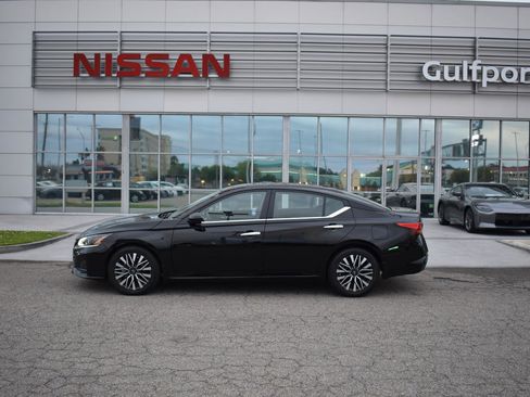 Used 2023 Nissan Altima 2.5 SV image 3