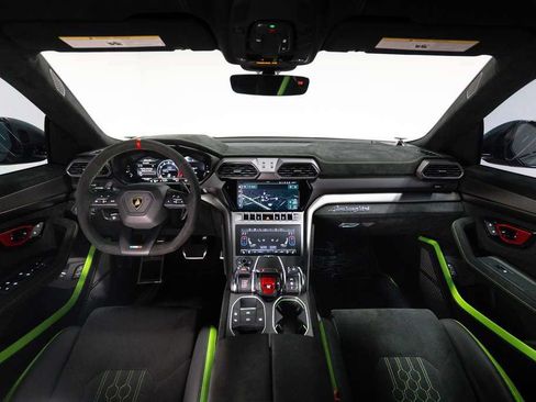 Used 2024 Lamborghini Urus Performante AWD/4WD image 2