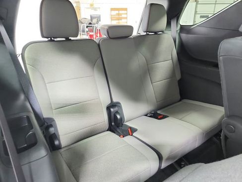 Used 2025 Chevrolet Traverse LT FWD image 46