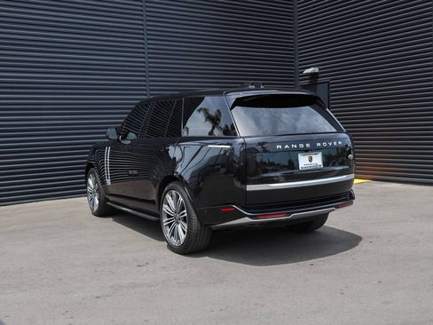 Used 2023 Land Rover Range Rover Autobiography AWD/4WD image 3