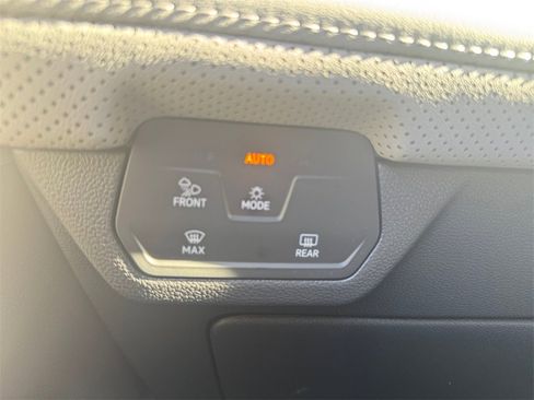 Used 2024 Volkswagen Atlas Peak Edition SEL image 24