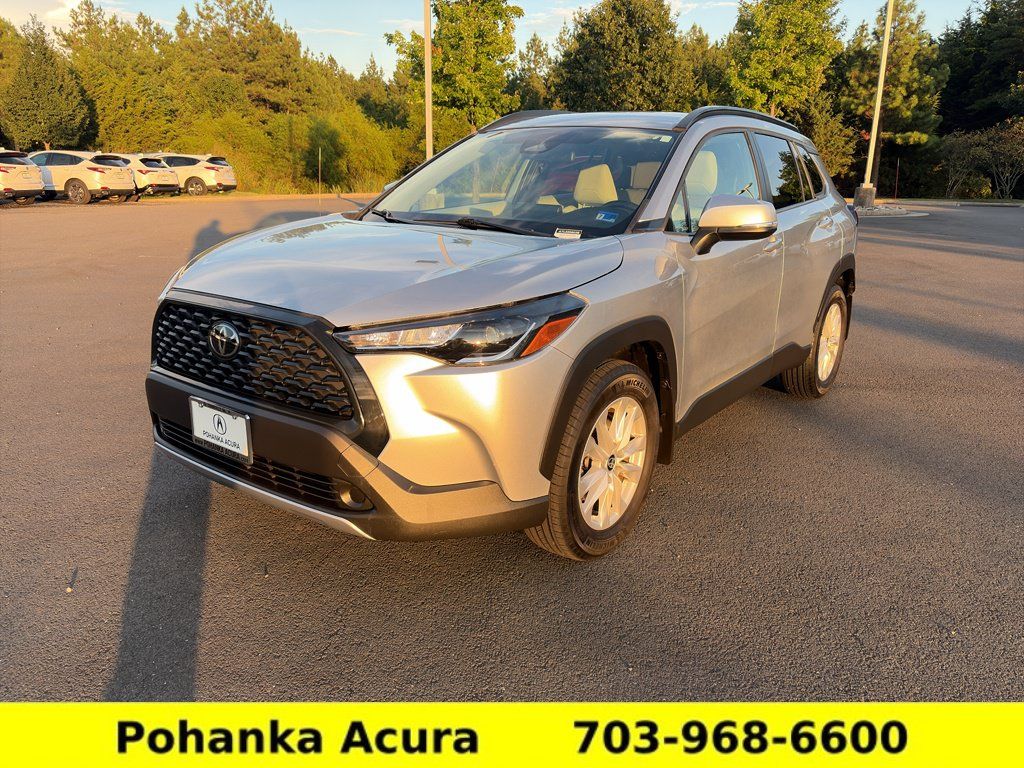 Used 2023 Toyota Corolla Cross LE AWD/4WD image 3