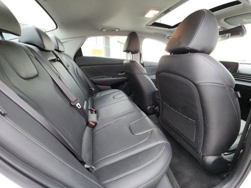 Used 2025 Hyundai Elantra Limited image 8