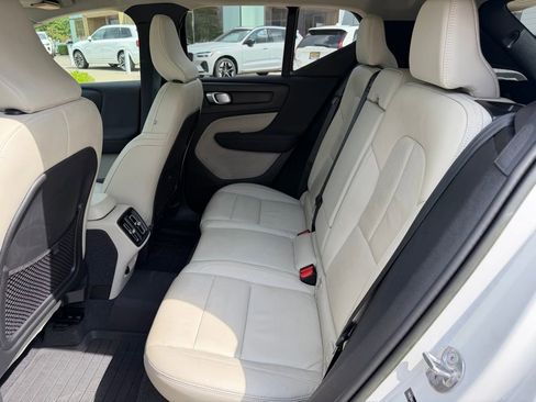 Used 2023 Volvo XC40 B5 Plus AWD/4WD image 13
