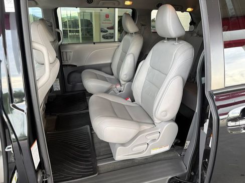 Used 2019 Toyota Sienna XLE w/ XLE Navigation Package AWD/4WD image 11