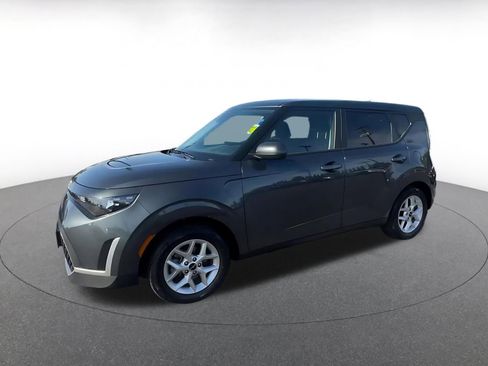 Used 2025 Kia Soul LX w/ LX Technology Package FWD image 8