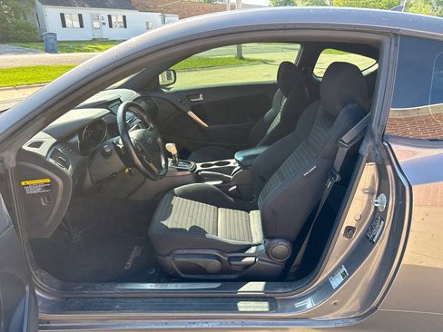 Used 2013 Hyundai Genesis 2.0T RWD image 9