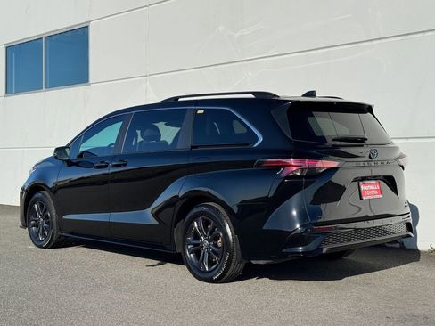 Used 2024 Toyota Sienna XSE image 5