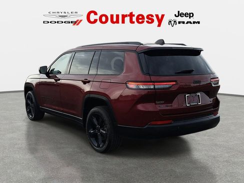 Certified 2023 Jeep Grand Cherokee L Laredo image 7