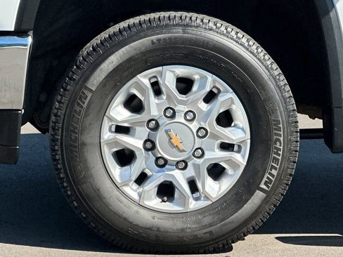 Used 2023 Chevrolet Silverado 2500 LTZ AWD/4WD image 35