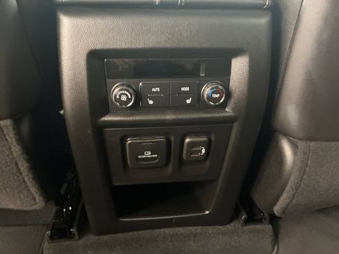 Certified 2023 Chevrolet Traverse Premier FWD image 19