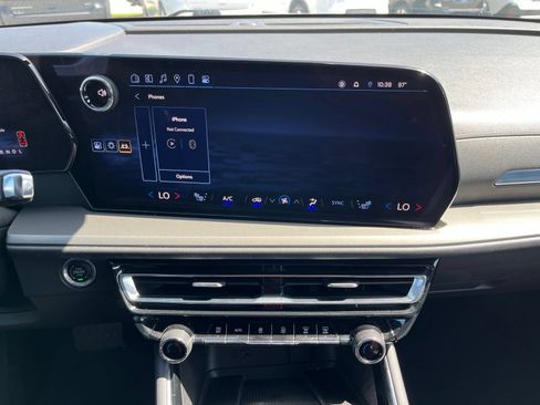 Used 2025 Chevrolet Traverse LT FWD image 10