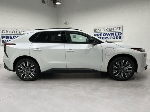 New 2026 Subaru Solterra AWD/4WD image 9