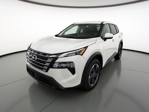 Used 2025 Nissan Rogue SV image 3