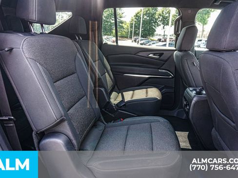 Used 2025 Chevrolet Traverse LT FWD image 24
