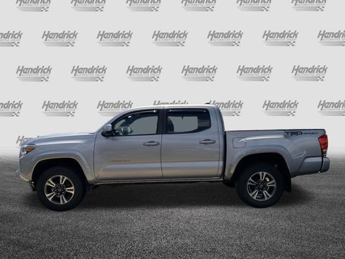Used 2017 Toyota Tacoma TRD Sport w/ Tow Package RWD image 7
