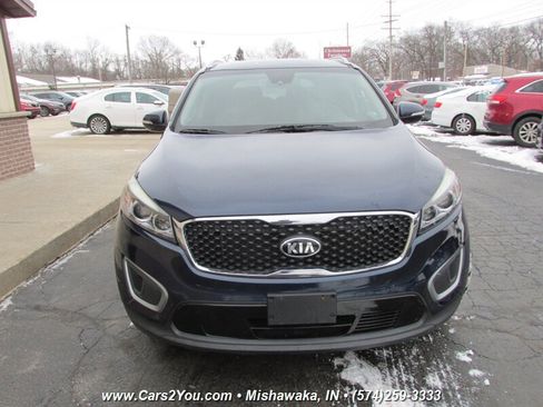 Used 2017 Kia Sorento LX w/ LX Convenience Package image 2