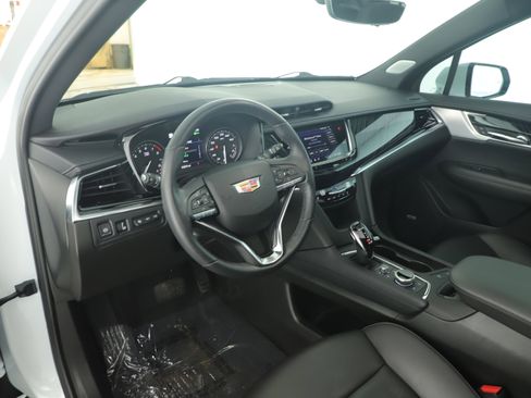 Used 2024 Cadillac XT6 Premium Luxury w/ Technology Package image 23