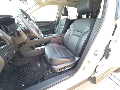 Used 2023 Nissan Rogue SV w/ SV Premium B Package image 13