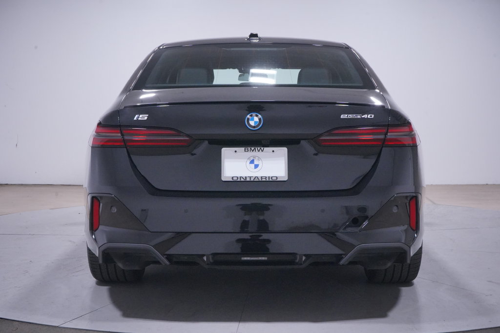 Used 2026 BMW i5 eDrive40 w/ M Sport Package RWD image 5