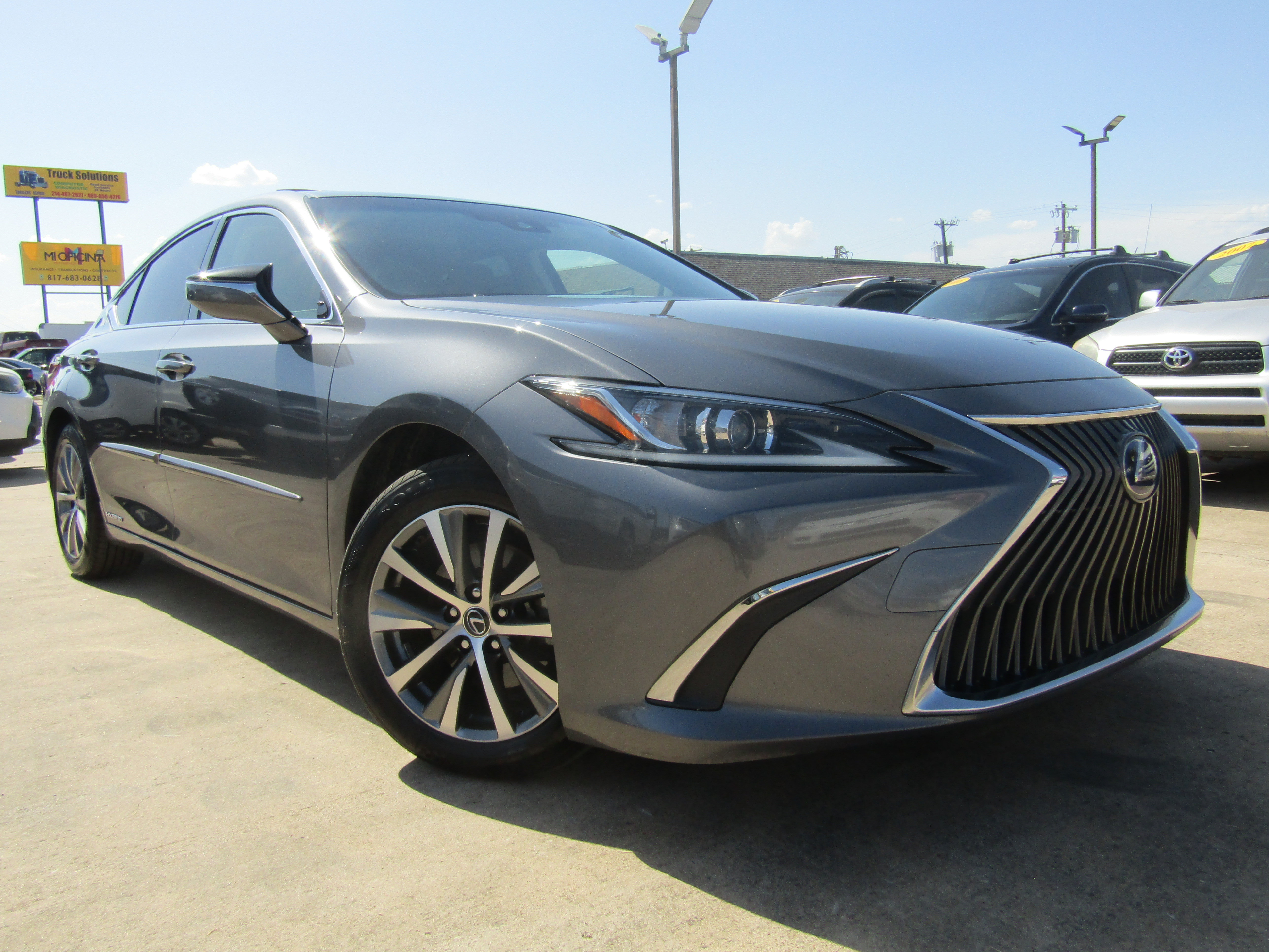 Used 2019 Lexus ES 300h FWD image 2