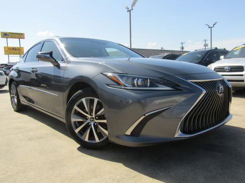 Used 2019 Lexus ES 300h image 2