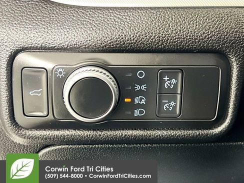 Used 2020 Ford Explorer XLT w/ Comfort Package AWD/4WD image 20